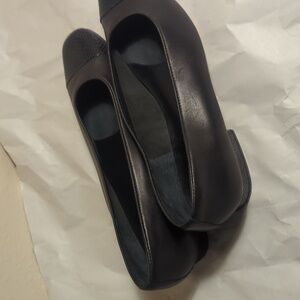 VANELi Womens Sz 9.5 Frankie Leather Low Heel Black Leather Print Shoes